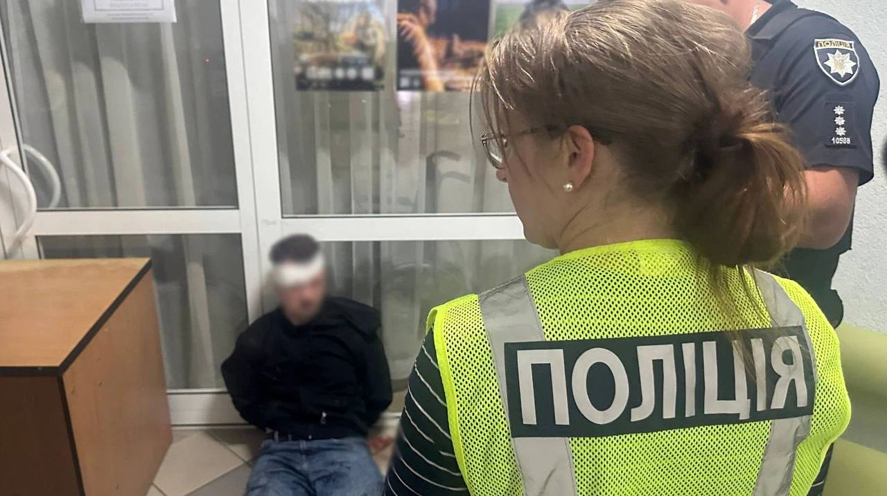 Затриманий нападник у Подільському районному ТЦК Києва після інциденту 29 липня 2026 року