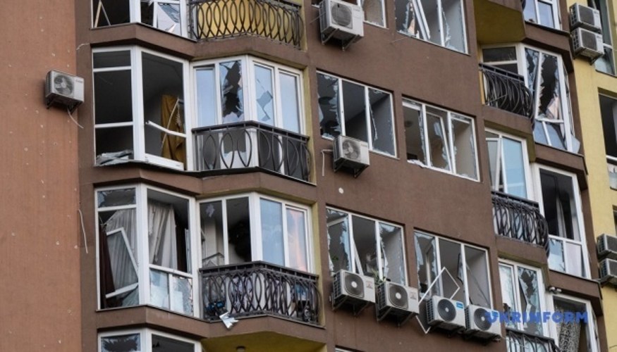Пошкоджена станція метро «Лук'янівська» та наслідки удару по житлових будинках у Шевченківському районі Києва вночі 19 липня