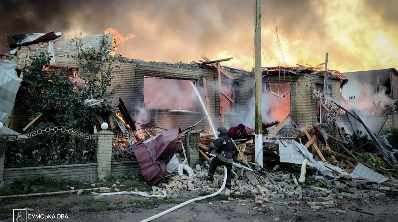 Наслідки удару по приватному будинку в Буринській громаді, фото Сумської ОВА