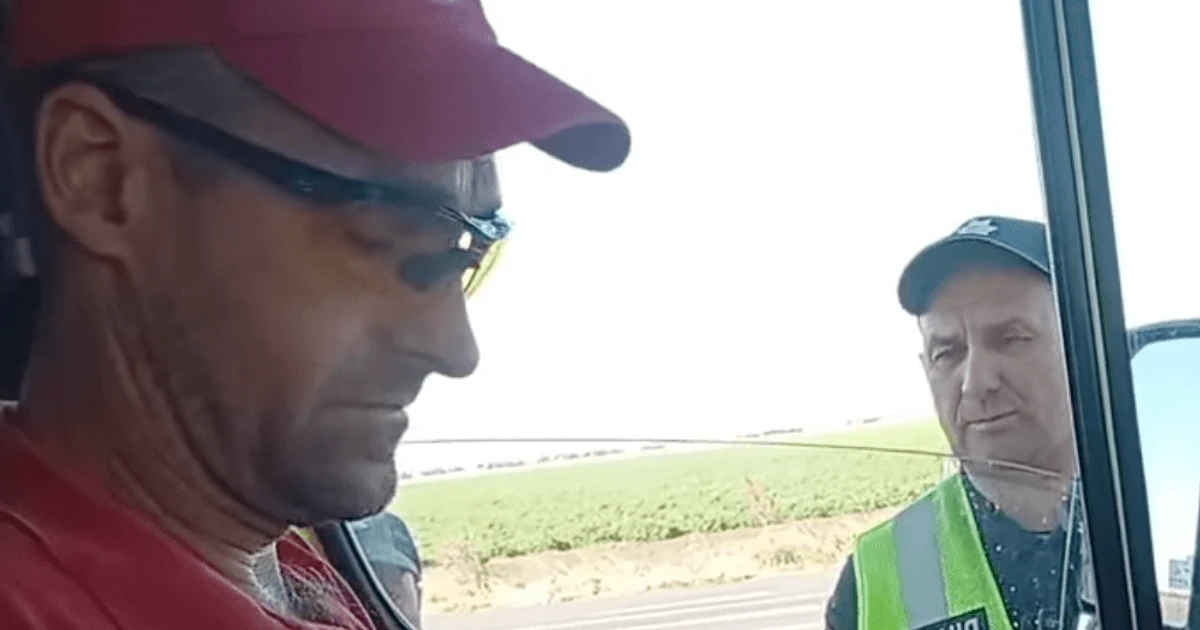 Скриншот відео з блокпоста поблизу Шевченкове, де затримали водія евакуаційної машини Товариства Червоного Хреста