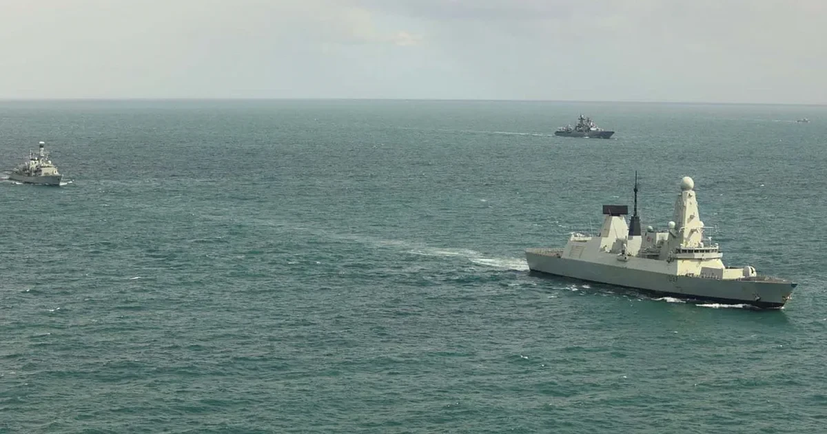 Кораблі HMS Duncan, HMS St Albans та HMS Severn під час спостереження за російськими суднами в Ла-Манші