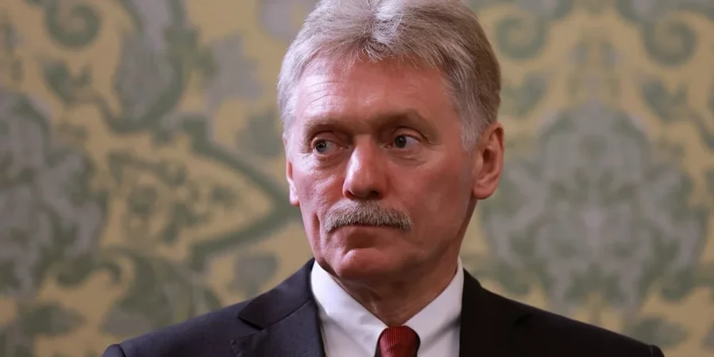 Дмитро Пєсков під час брифінгу в Москві