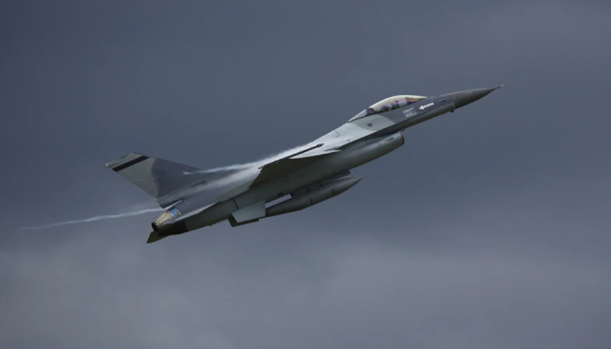 Винищувач F-16 Повітряних сил Румунії на чергуванні